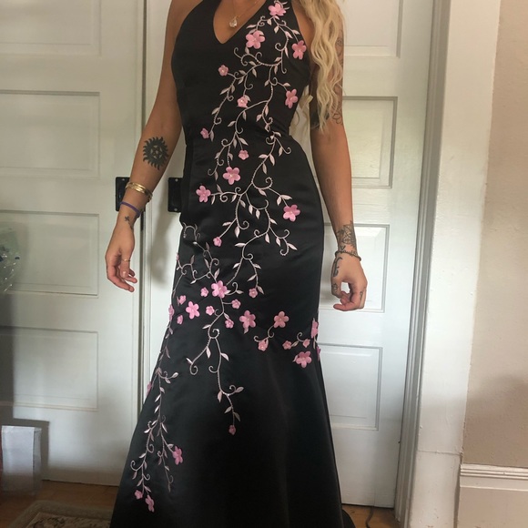 Formal gown - Picture 2 of 4